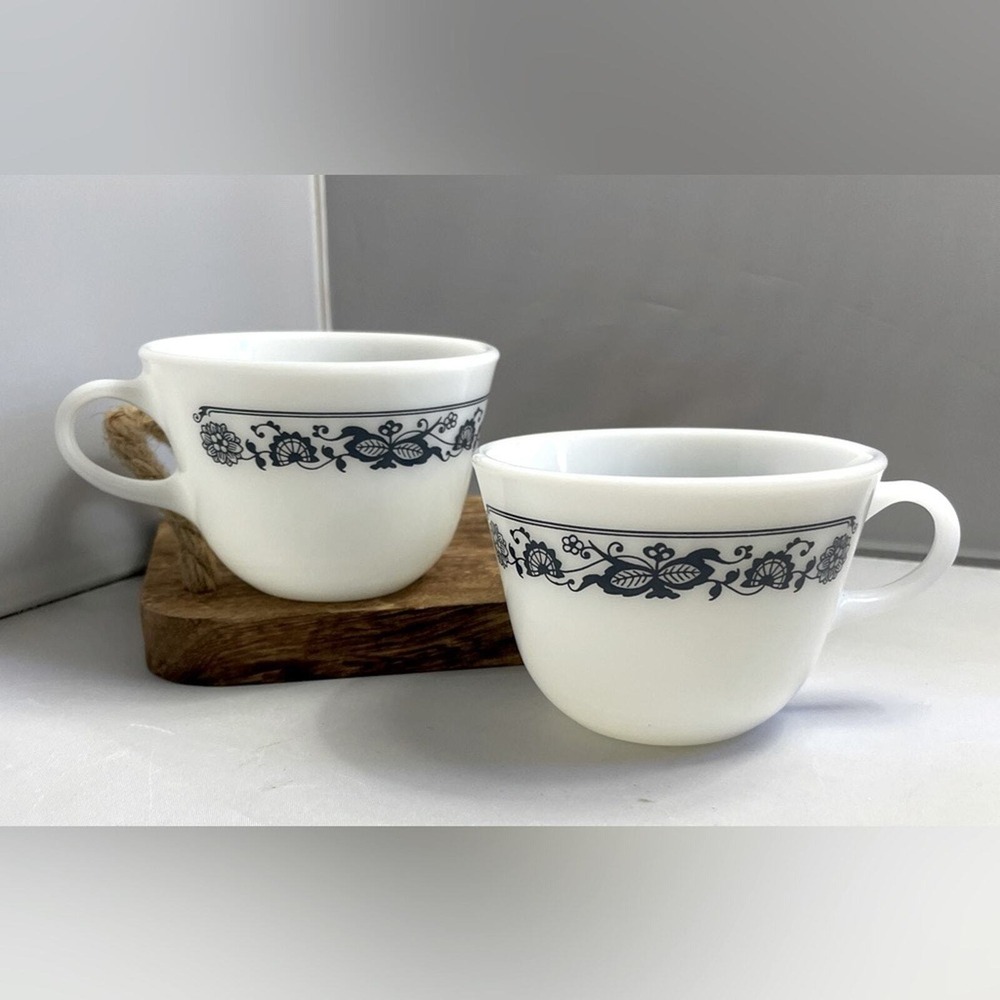 Pair Vintage Pyrex Milk Glass Old Town Blue Onion Coffee Cup Retro